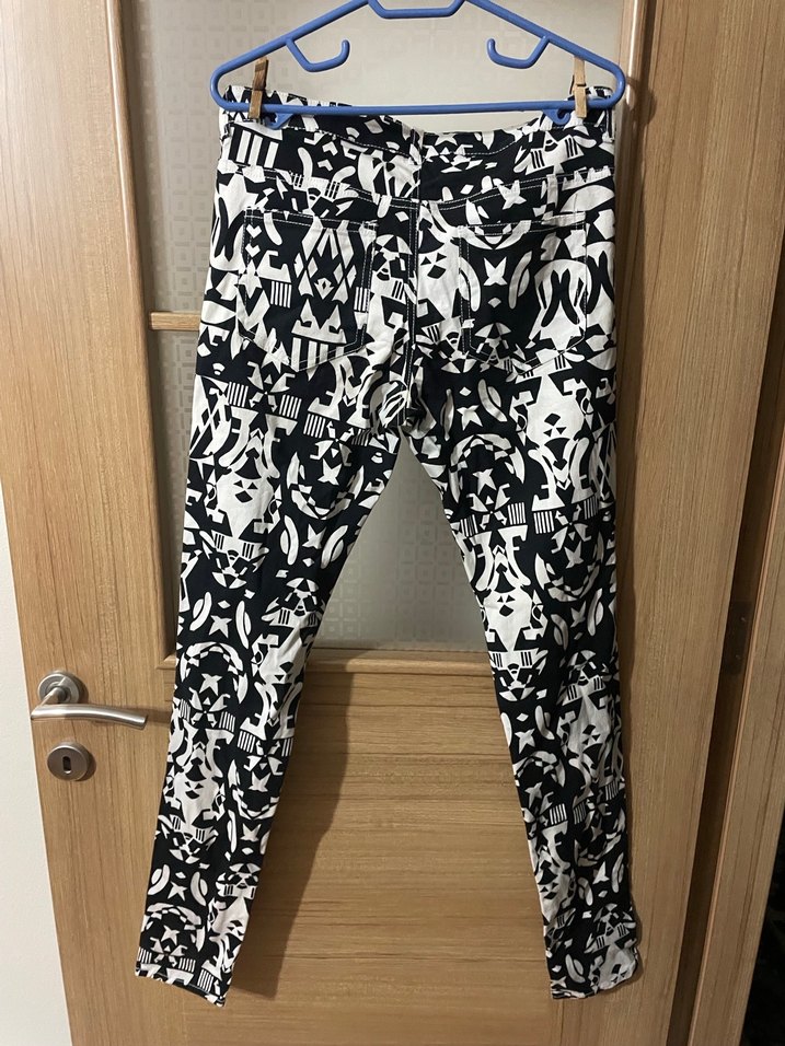 H&M Siyah Beyaz Zebra Desenli Dar Kesim Kadın Kumaş Pantolon - Görsel 3