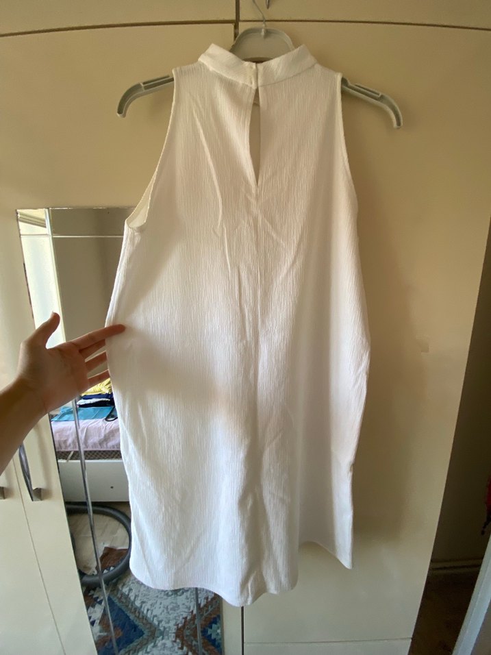 Mango Beyaz Kolsuz Yüksek Yakalı elbise - Görsel 3