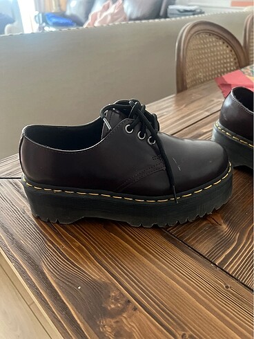 38 Beden Dr. Martens ayakkabı