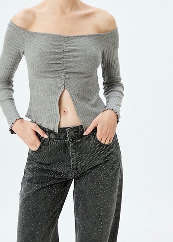 uzun kollu madonna yaka omzu açık bluz - Görsel 4