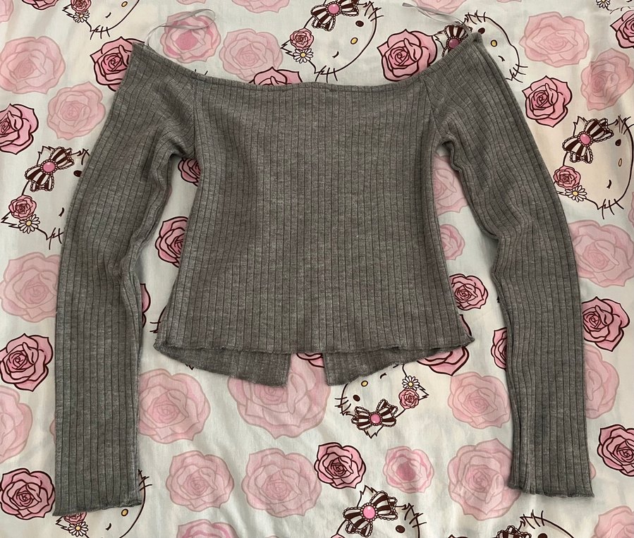 uzun kollu madonna yaka omzu açık bluz - Görsel 2