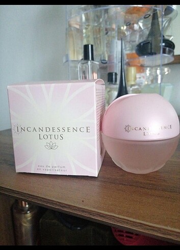 Avon incandessence lotus