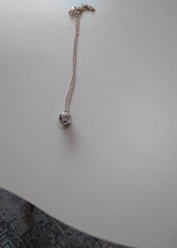 Avon avon elma şeklinde kolye