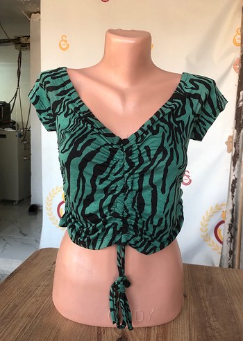Yeşil V Yaka Drape Detaylı Mini Bağcıklı Ayarlanabilir Bluz