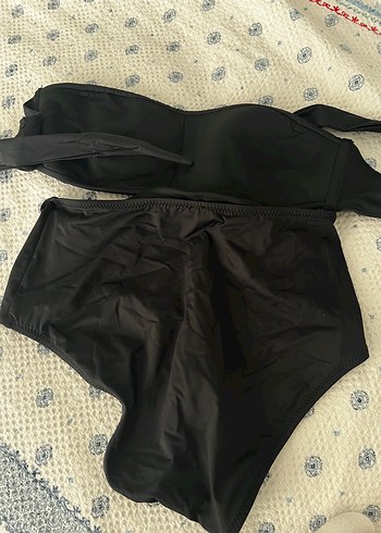 Oysho Boncuk İşlemeli Siyah Mini Strappy bikini takımı - Görsel 3
