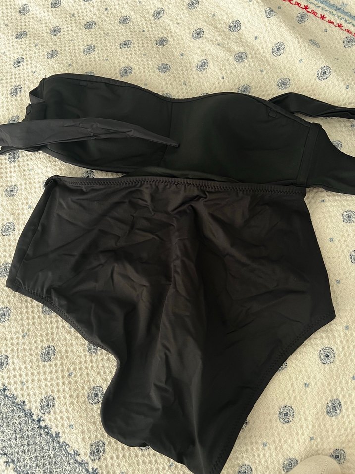 Oysho Boncuk İşlemeli Siyah Mini Strappy bikini takımı - Görsel 3