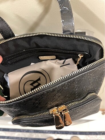  Beden siyah Renk Orjinal sırt çantası etiketli