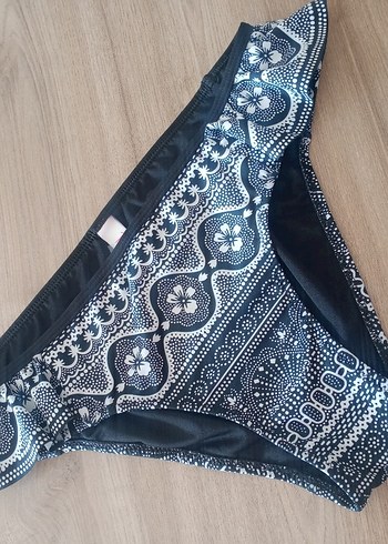 Desenli siyah beyaz renklerde Bohem Bikini Altı