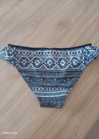 Penti Desenli siyah beyaz renklerde Bohem Bikini Altı