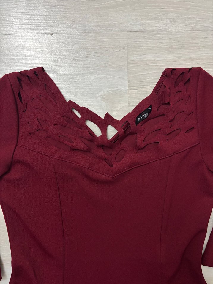 göğüs detaylı bordo elbise - Görsel 3