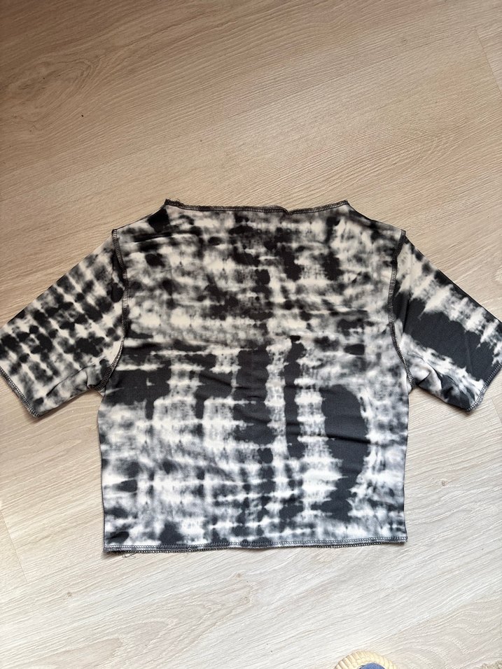 Gri Batik Desenli Kadın Bluz - Görsel 2