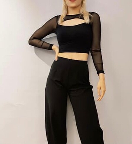 Diğer Cut Out Detaylı Crop Bluz