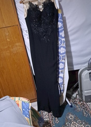 Siyah İşlemeli Straplez Uzun Elbise - Görsel 3