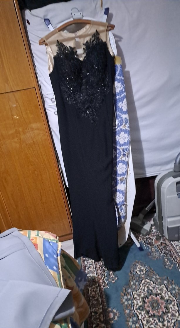 Siyah İşlemeli Straplez Uzun Elbise - Görsel 3