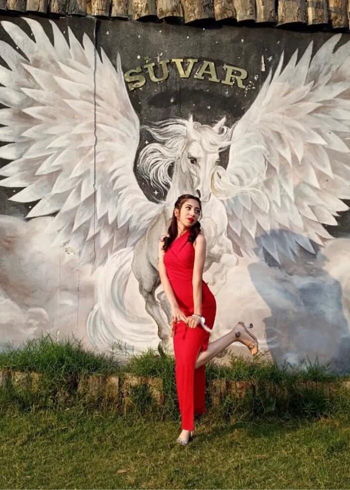 Kırmızı elbise - Görsel 5