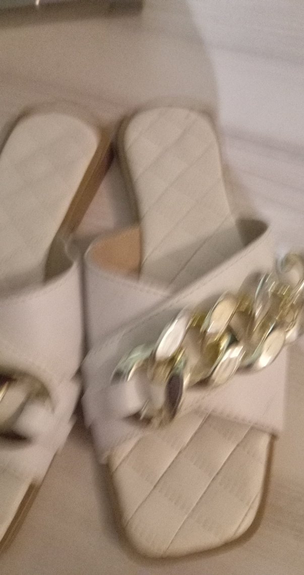 Beyaz Zincir Detaylı Blok Topuklu Terlik - Görsel 4