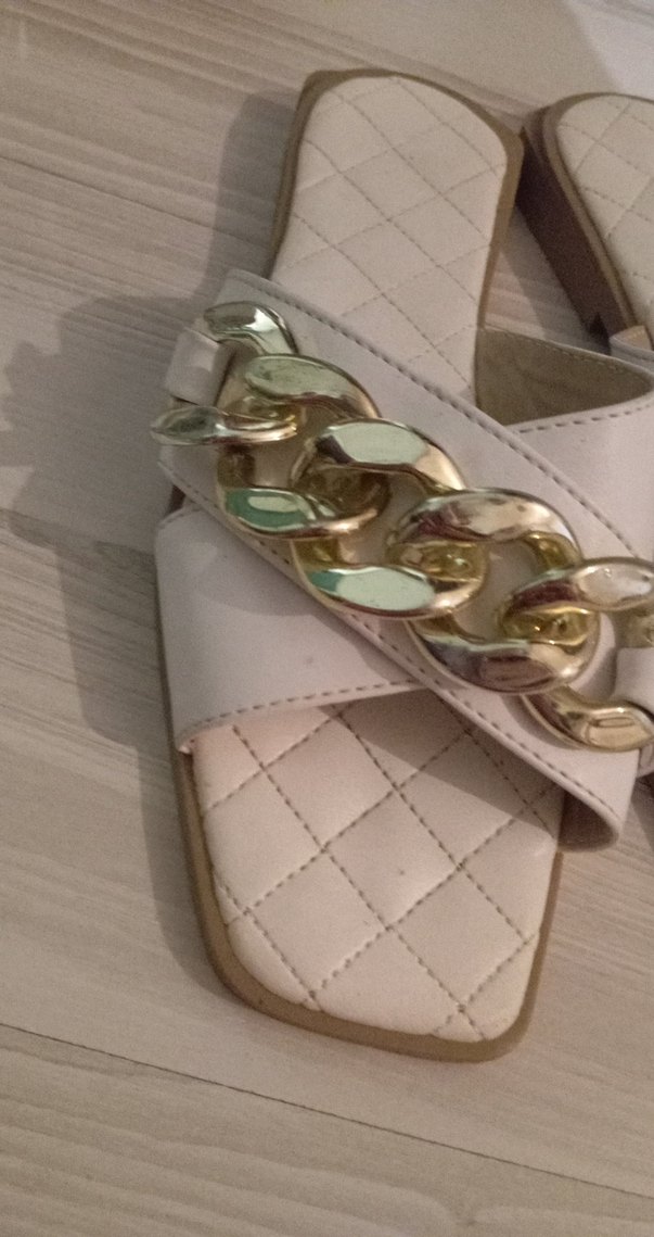 Beyaz Zincir Detaylı Blok Topuklu Terlik - Görsel 3