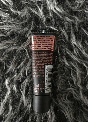 Essence Rival loves me perfect matt make up
