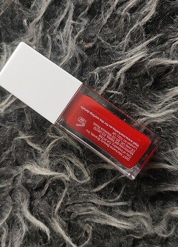  Beden Wet n wild lip oil 