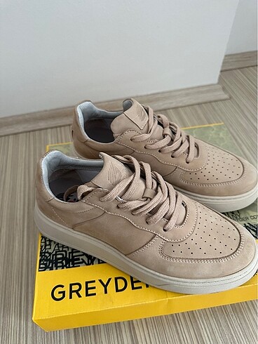 Greyder Sneakers