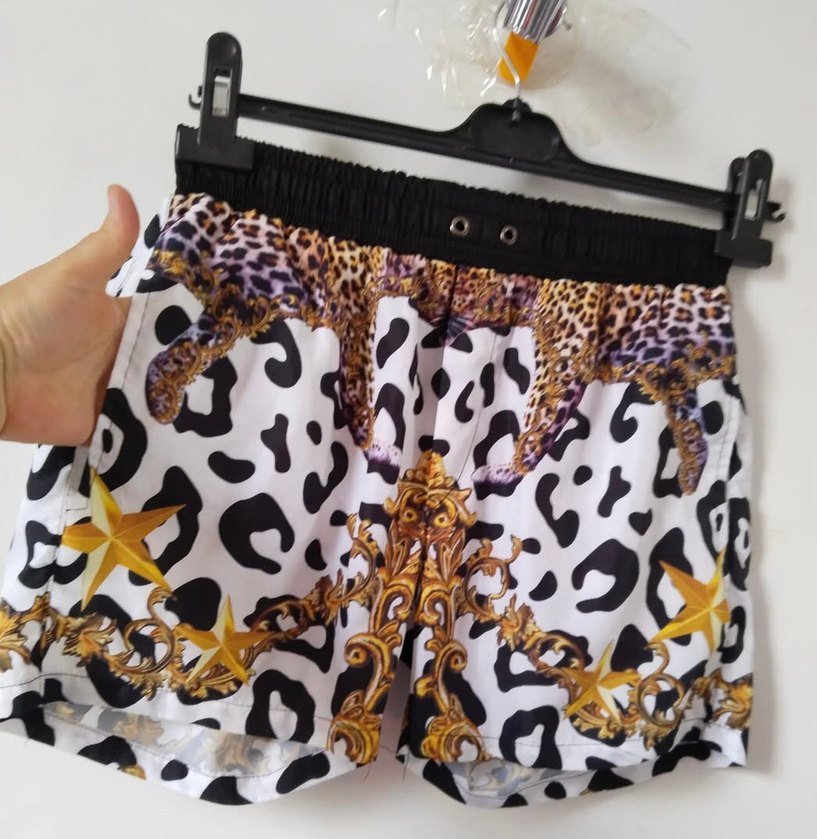 Zincir Detaylı Leopar Desenli Mini Şort - Görsel 2