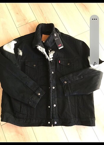 Levi's mont
