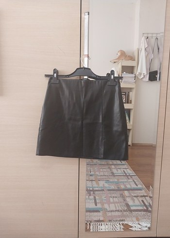 PULL&BEAR YIRTMAÇLI MİNİ DERİ ETEK