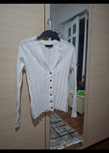 m Beden V YAKA ZARİF MANGO HIRKA