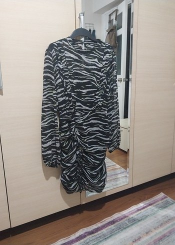 Zebra Desenli Fırfırlı Twist Elbise - Görsel 3