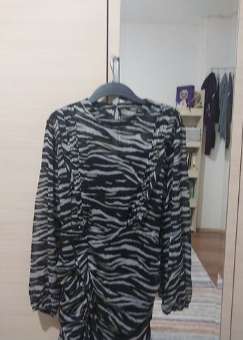 Zebra Desenli Fırfırlı Twist Elbise - Görsel 2