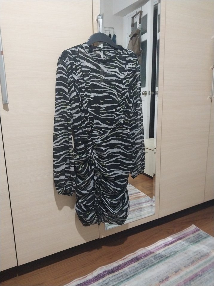 Zebra Desenli Fırfırlı Twist Elbise - Görsel 3