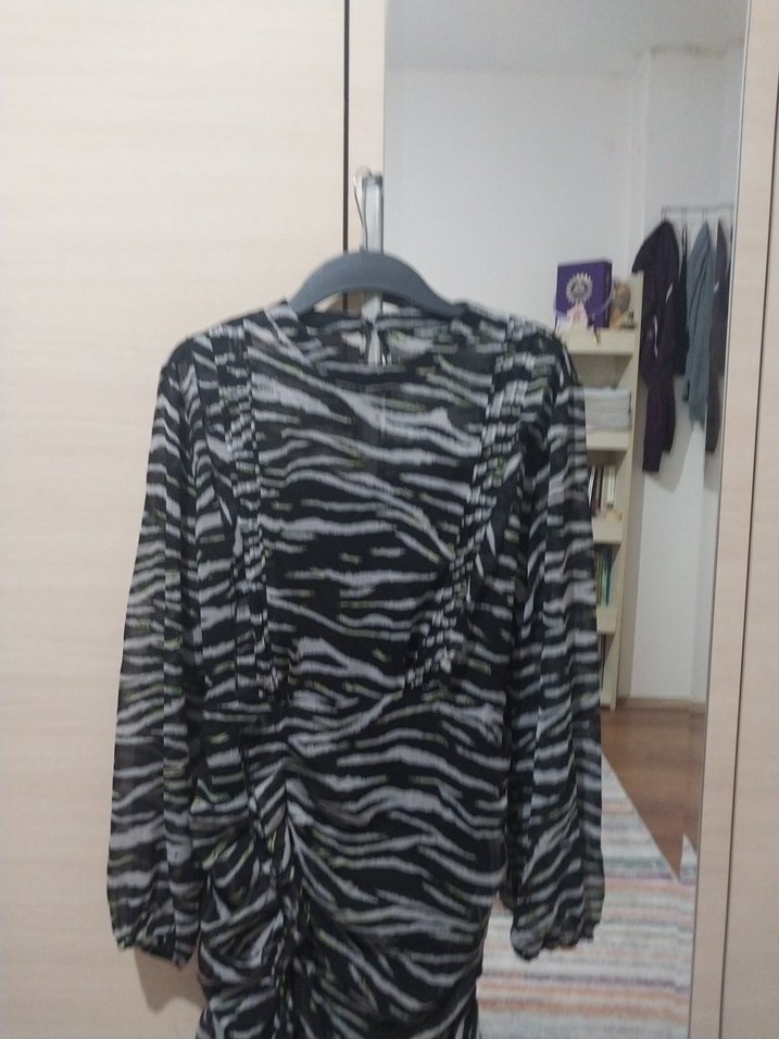 Zebra Desenli Fırfırlı Twist Elbise - Görsel 2