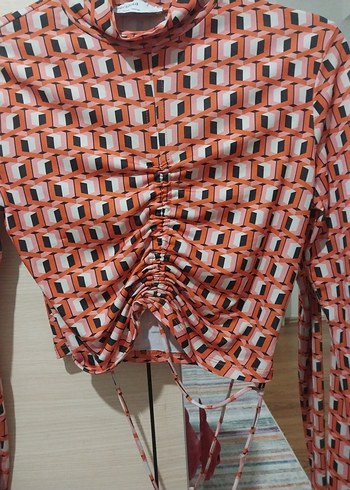 DİK YAKA İP BAĞLAMALI CROP BLUZ - Görsel 6