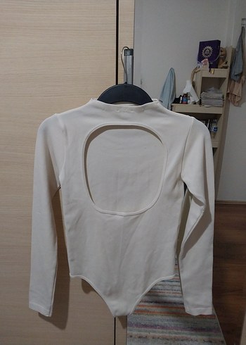 SIRT DEKOLTELİ EKRU BODYSUİT - Görsel 4