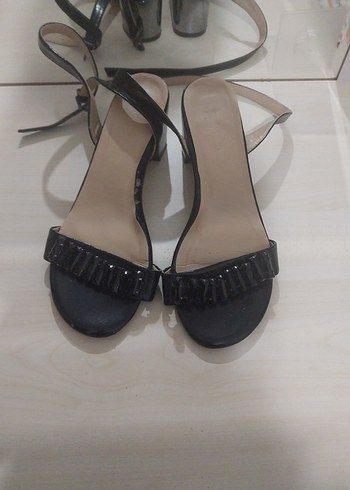 SİYAH TAŞLI TOPUKLU  ŞIK SANDALET - Görsel 3