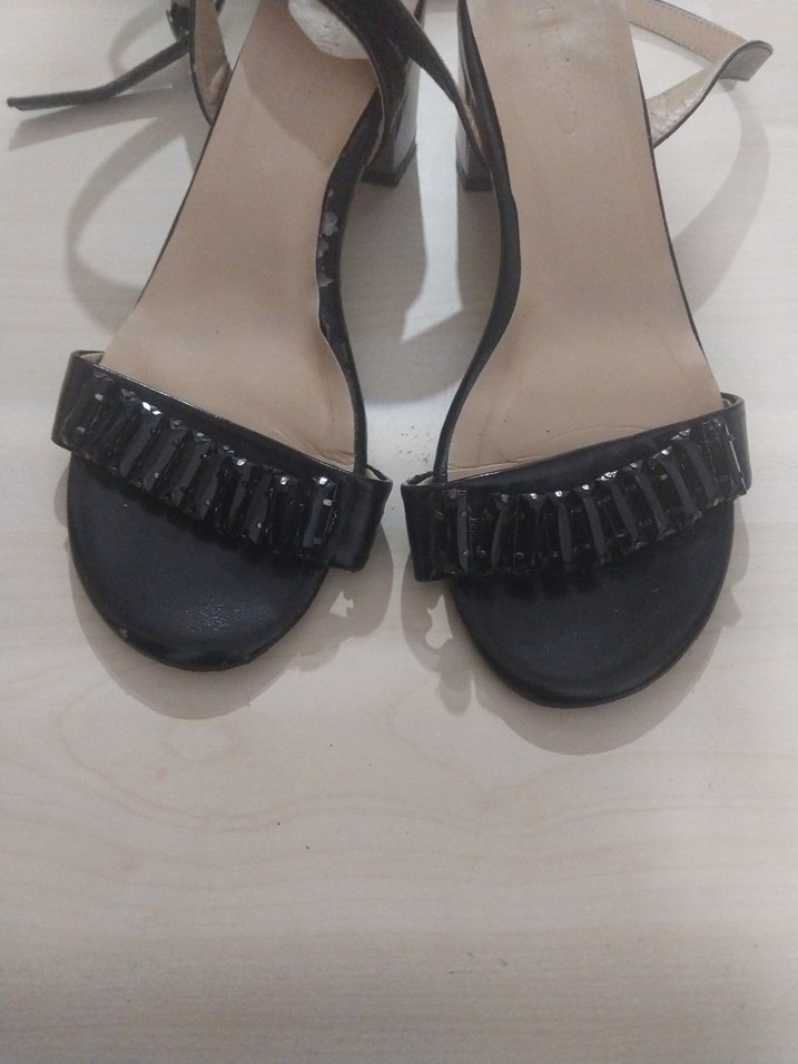 SİYAH TAŞLI TOPUKLU  ŞIK SANDALET - Görsel 2