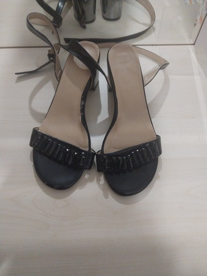 SİYAH TAŞLI TOPUKLU  ŞIK SANDALET - Görsel 3