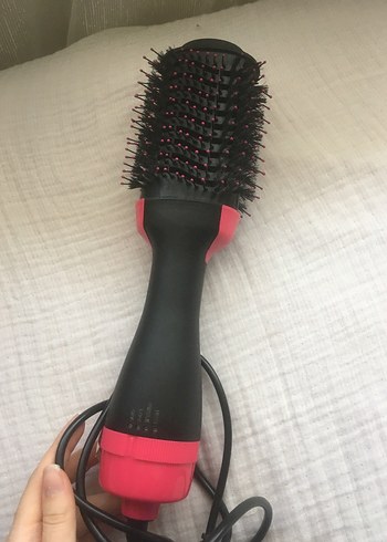 Pembe renkli saç şekillendirici fırça