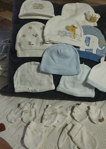 Bebek Erkek Beyaz Pamuklu Örme Şapka Seti eldiven ile birlikte