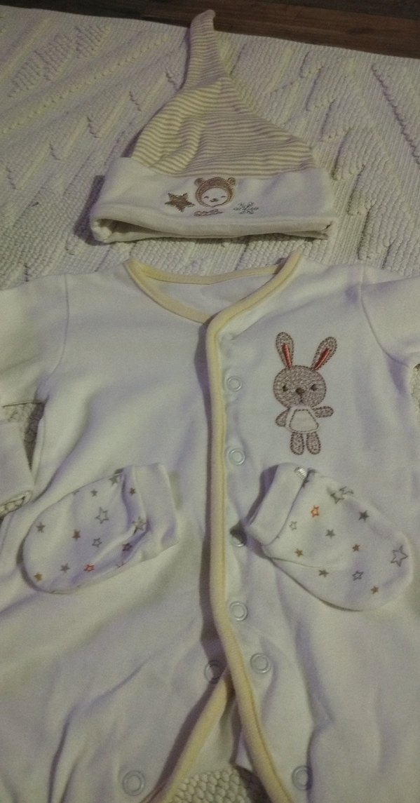 Beyaz Nakışlı Erkek Bebek Tulum ve Şapka - Görsel 4