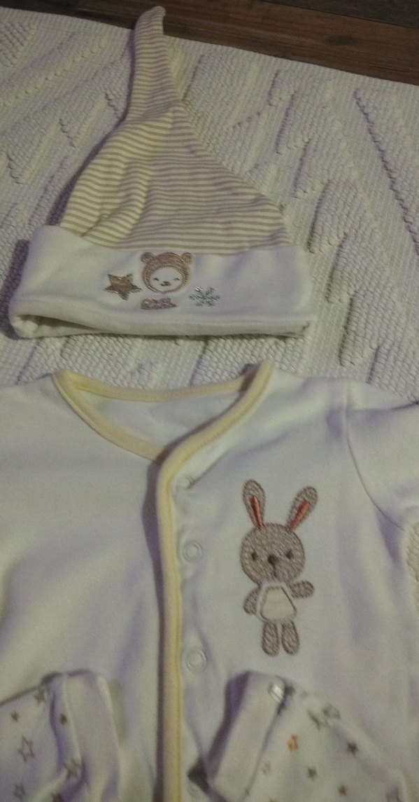 Beyaz Nakışlı Erkek Bebek Tulum ve Şapka - Görsel 3