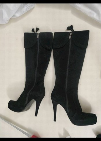 Siyah Nakışlı Süet Dizüstü İnce Topuklu Bot - Görsel 3