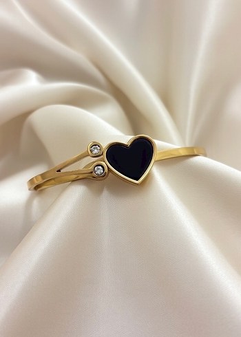 Altın Renkli Kalp Detaylı Kadın Bileklik - Görsel 3