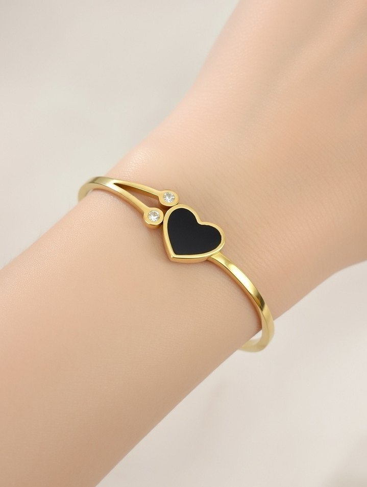 Altın Renkli Kalp Detaylı Kadın Bileklik - Görsel 5