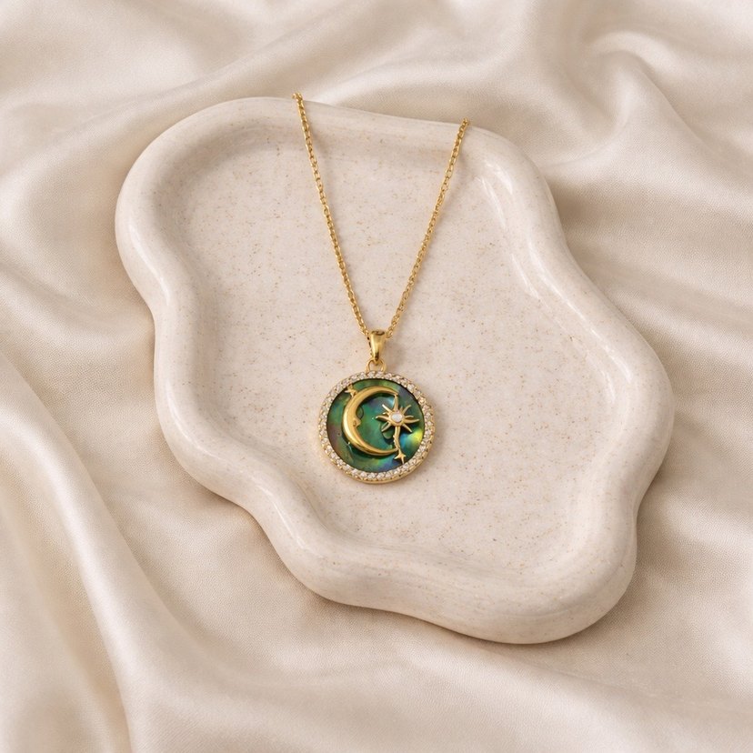 Uzun Altın Ay Yıldızlı Kadın Kolye - Görsel 2