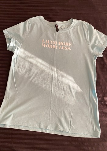 Gri Baskılı Kadın Tişört - Görsel 2