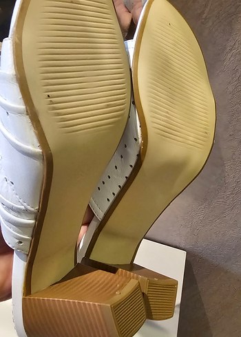 Beyaz Tokalı Kadın Dolgu Topuk Terlik - Görsel 6