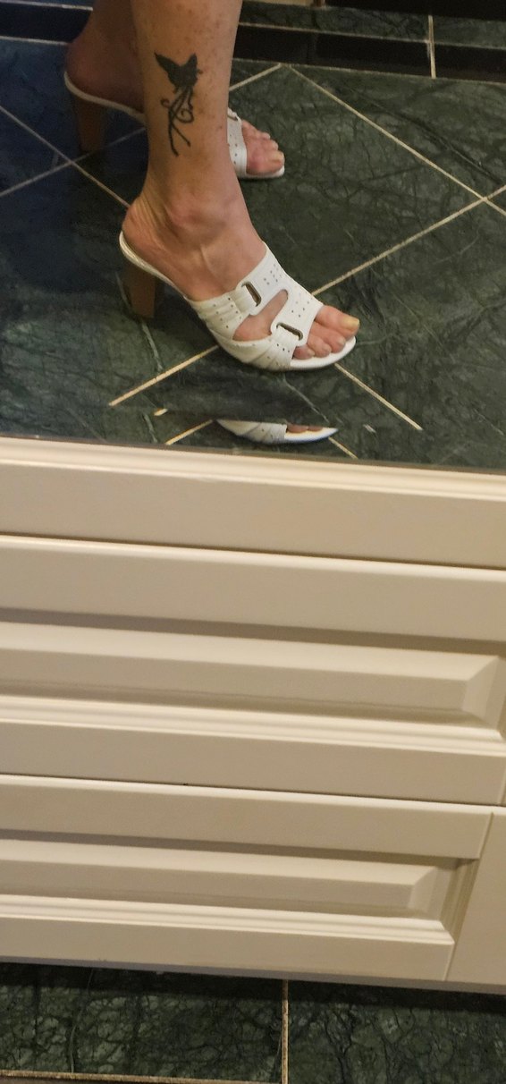 Beyaz Tokalı Kadın Dolgu Topuk Terlik - Görsel 3