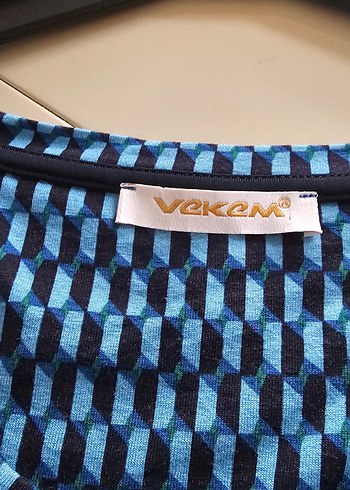 Desenli Mavi V Yaka Kısa Kollu Bluz - Görsel 4