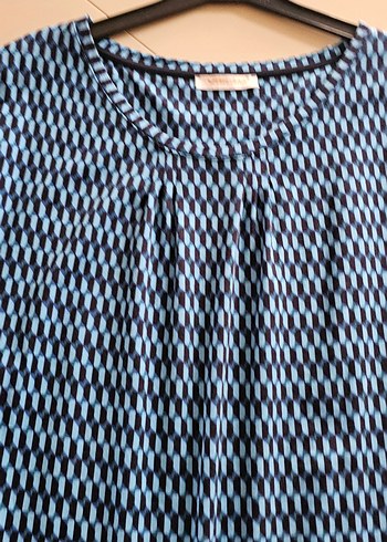 Desenli Mavi V Yaka Kısa Kollu Bluz - Görsel 8